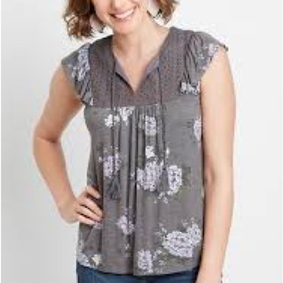 Kimchi Blue Tops - UO Kimchi Blue size Medium floral short sleeve like new condition